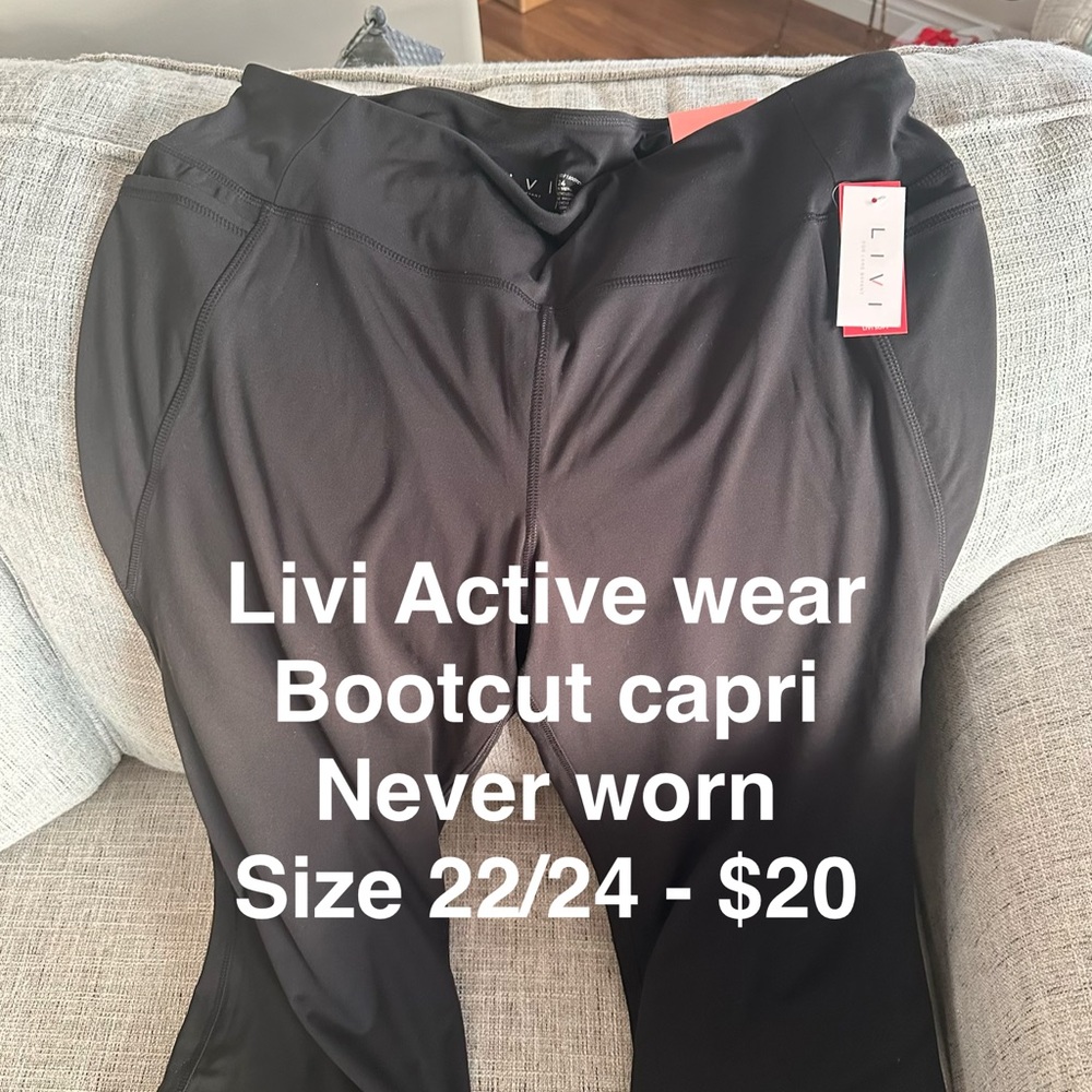 Livi Active Black Bootcut Capri Leggings